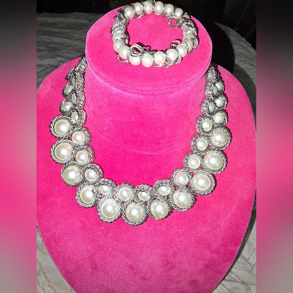 Elegant Silver and Pearl Necklace and Bracelet Set